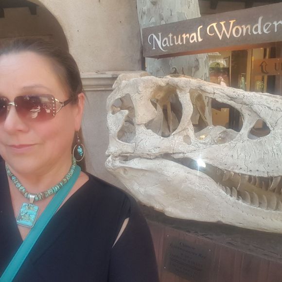 Meet your Posher, Janet - Picture 1 of 1